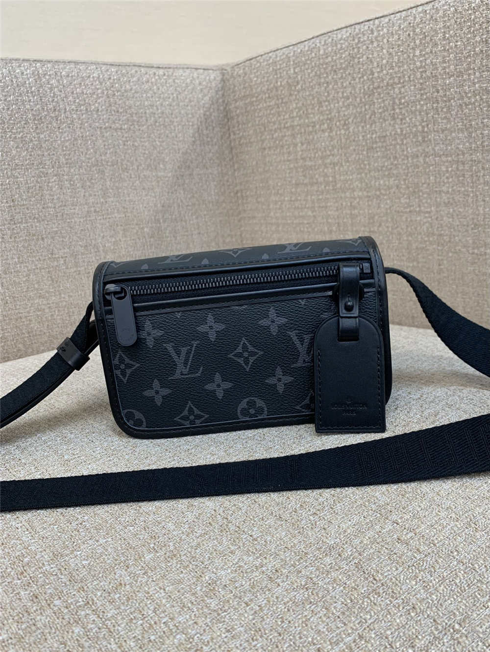 Louis Vuitton BOSPHORE M12599 size：19x12x7cm 2025 new 